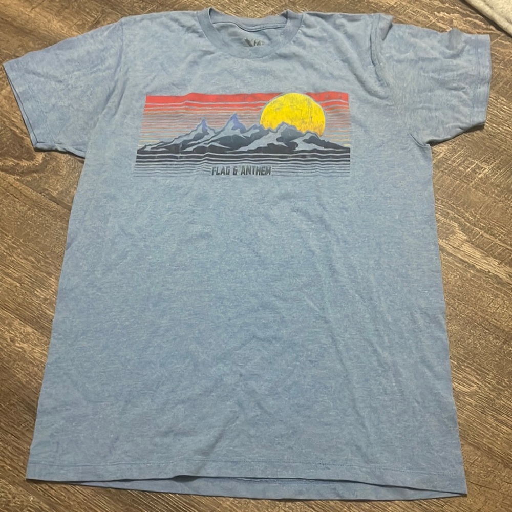 Tee shirt